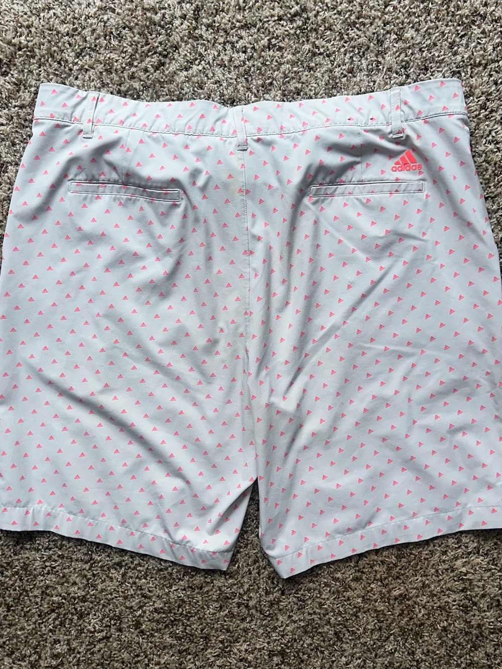 Stunning *ADIDAS Golf* moisture wicking casual golf ⛳️ shorts 40 - many logos!!